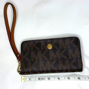 Phone wristlet